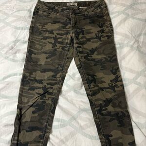 Women’s Nevada Camo Jeans Size 30